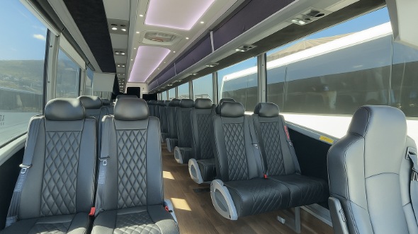 des plaines 30 passenger minibus rental